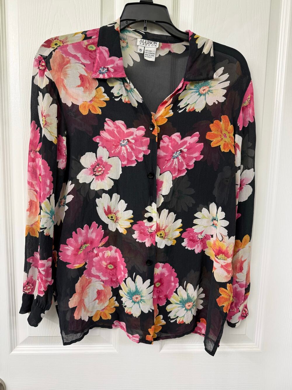 Allison Taylor small 100% silk floral black long sleeve button pink orange